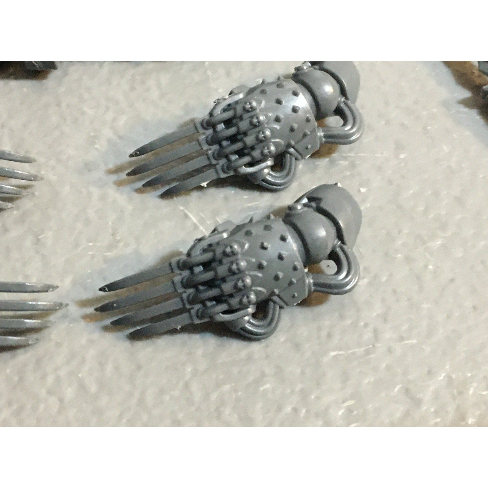 A29423 WARHAMMER 40K SPACE MARINES DARK ANGELS BITS LOT ARMS CLAW HEAVY GW