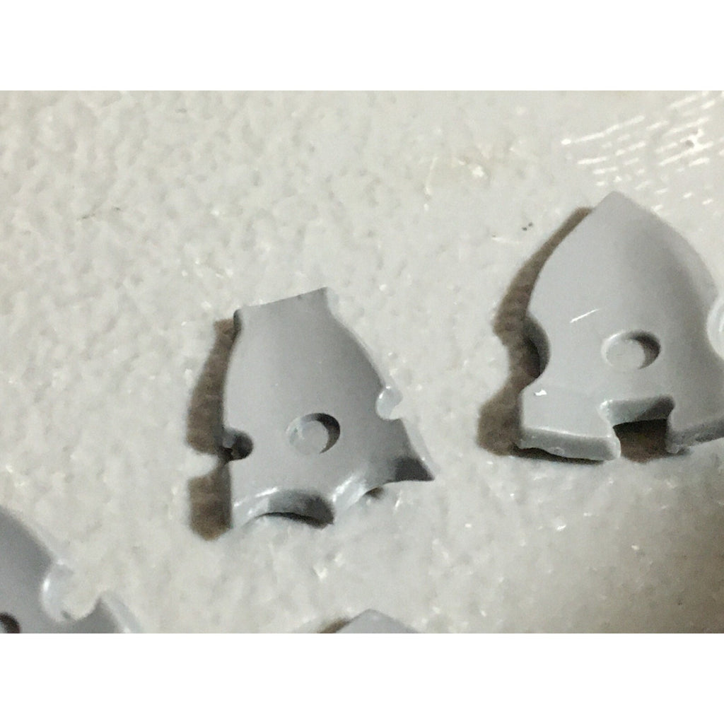 A22247 WARHAMMER FANTASY CHAOS MORTALS BITS LOT WARRIORS KNIGHTS SHIELDS GW OOP