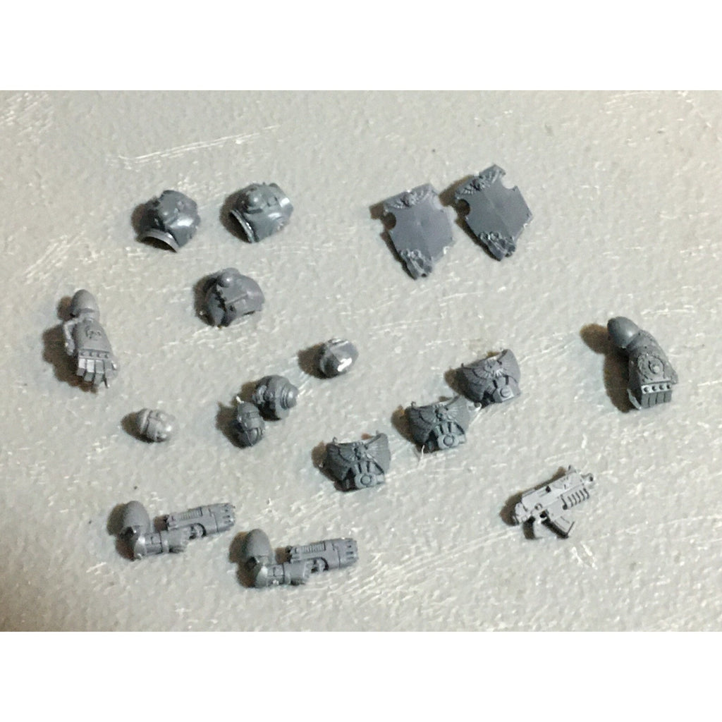 A23158 WARHAMMER 40K SPACE MARINES BITS LOT MIXED TORSOS HEADS GAMES WORKSHOP GW