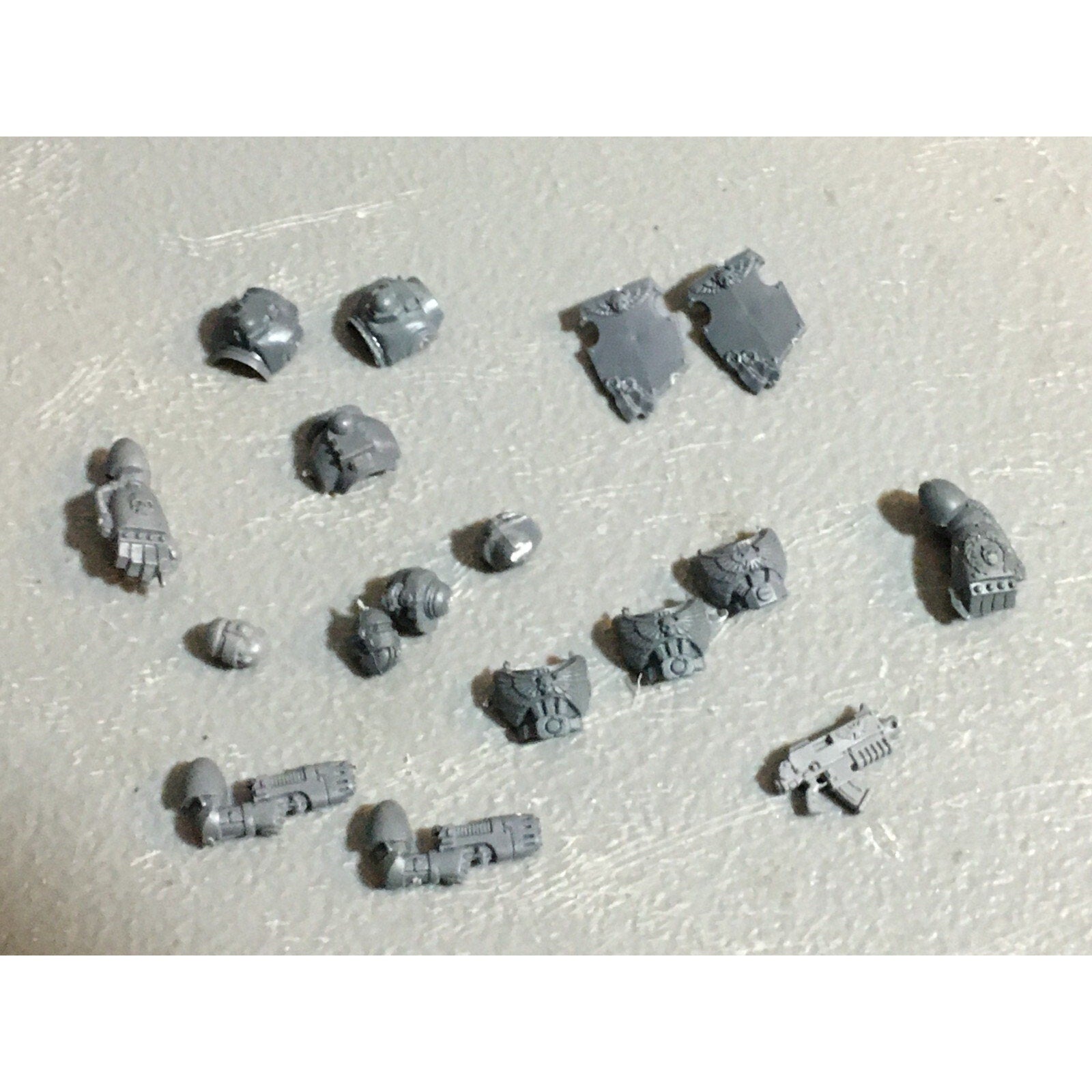 A23158 WARHAMMER 40K SPACE MARINES BITS LOT MIXED TORSOS HEADS GAMES WORKSHOP GW