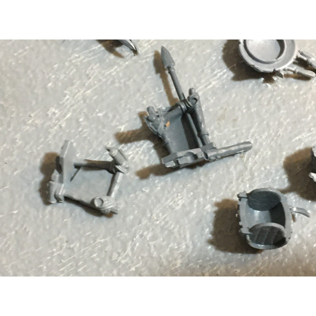 A23432 WARHAMMER FANTASY OGRE KINGDOMS BITS LOT MIXED HEADS PLATES GW