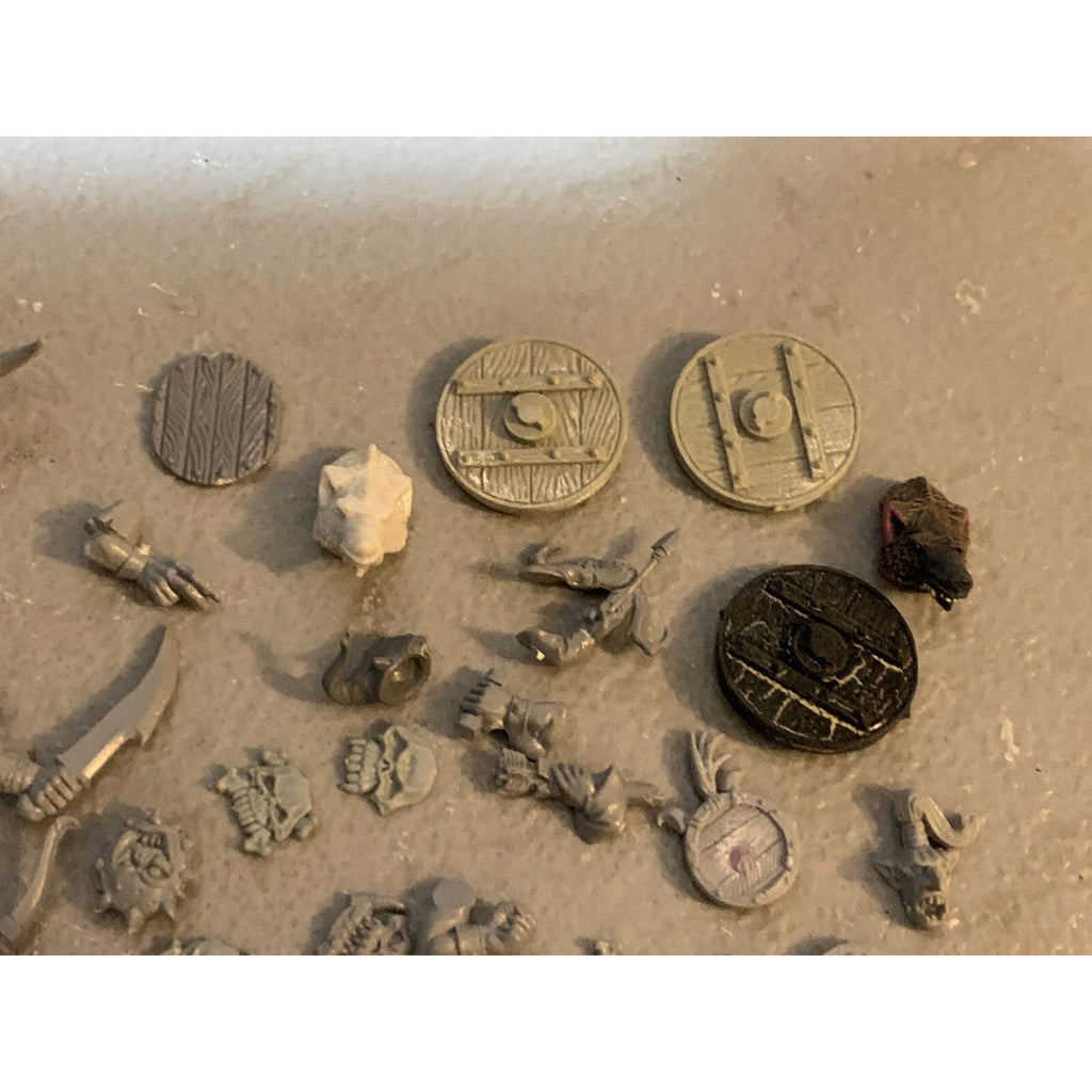 A23337 WARHAMMER FANTASY AOS ORCS GOBLINS BITS LOT SHIELDS ARMS STANDARD GW