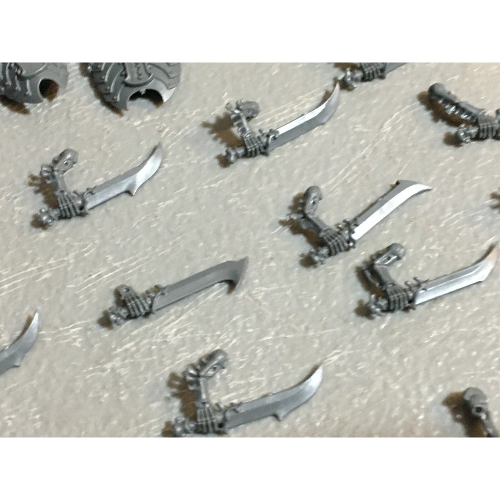 A23228 WARHAMMER FANTASY AOS TOMB KINGS OSSIARCH BITS LOT SWORDS SHIELDS GW