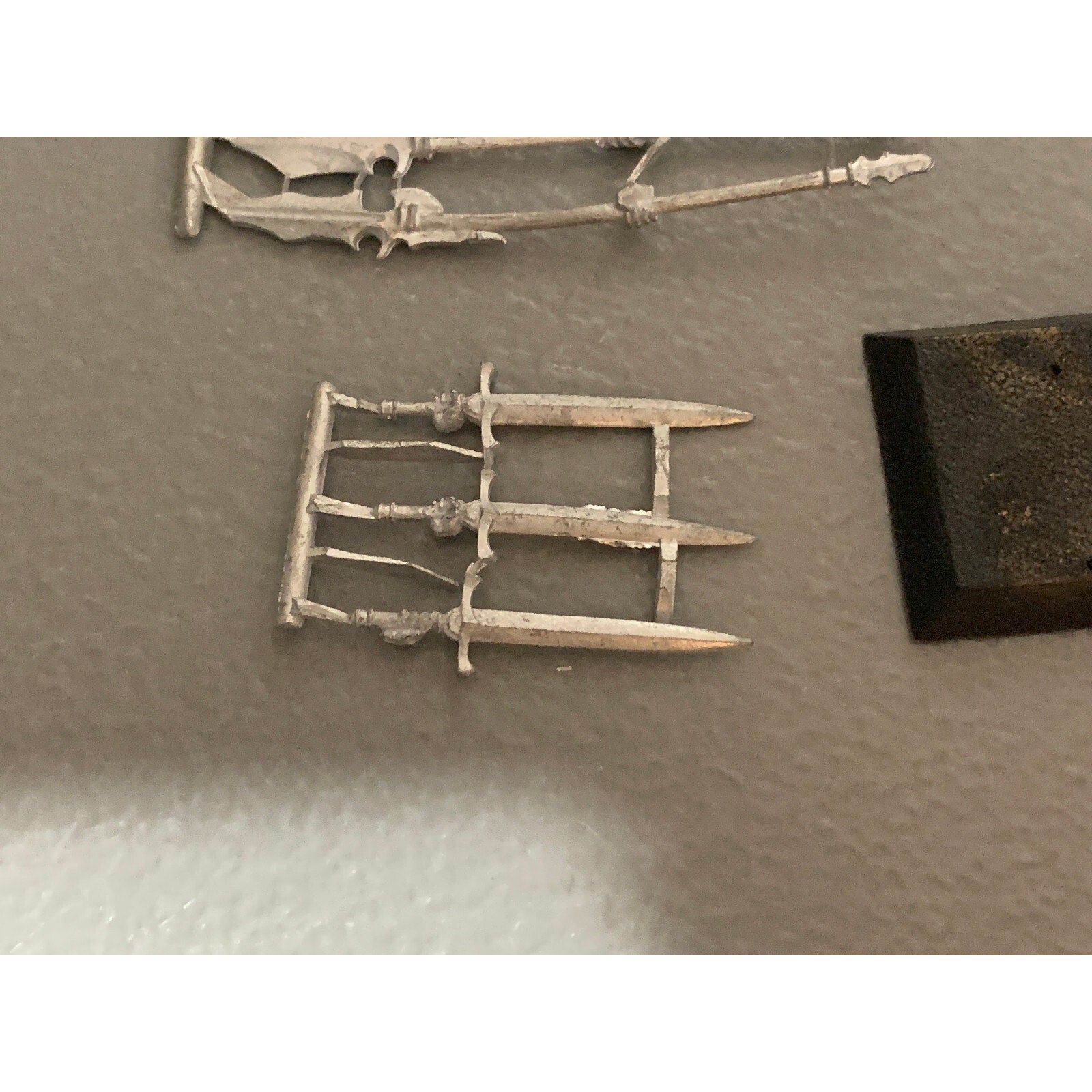A10497 RACKHAM CONFRONTATION METAL OOP GUARDS OF ALAHAN