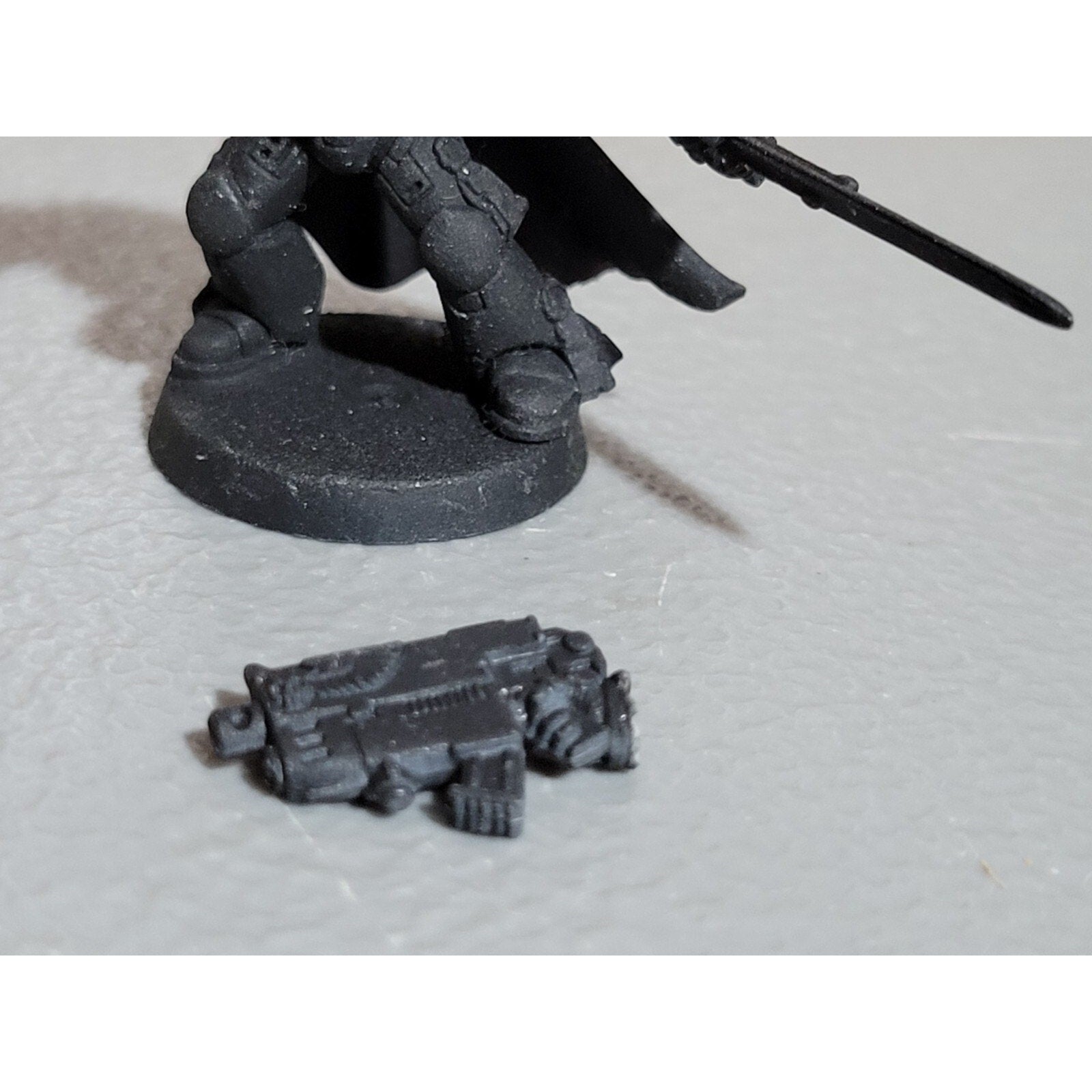 A18416 WARHAMMER 40K SPACE MARINES CAPTAIN LIEUTENANT POWER SWORD MISS BACKPACK