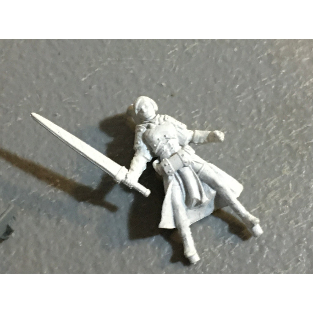 A32550 UNKNOWN MINIATURES PLASTIC INCOMPLETE LOT WARRIOR SOLDIER