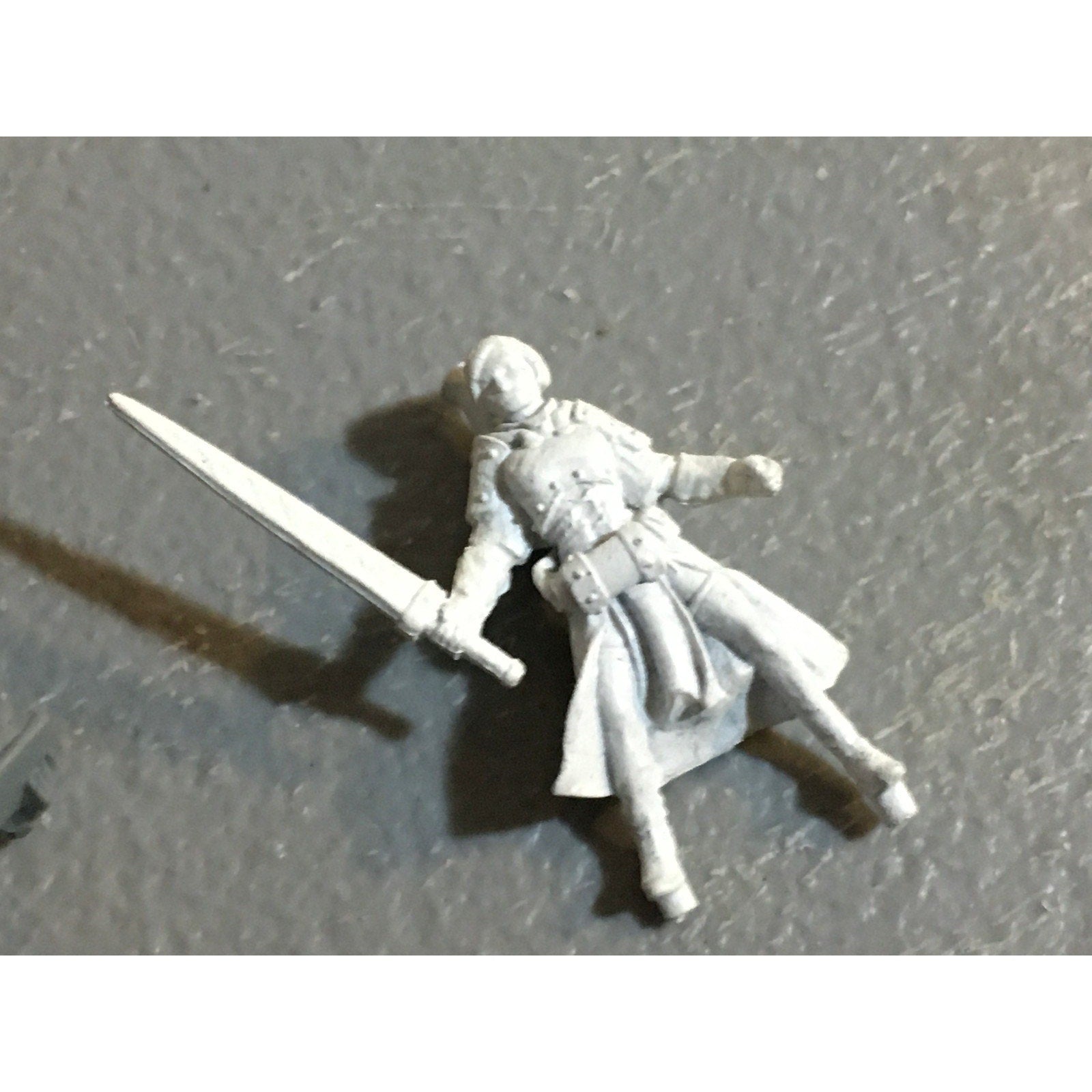 A32550 UNKNOWN MINIATURES PLASTIC INCOMPLETE LOT WARRIOR SOLDIER