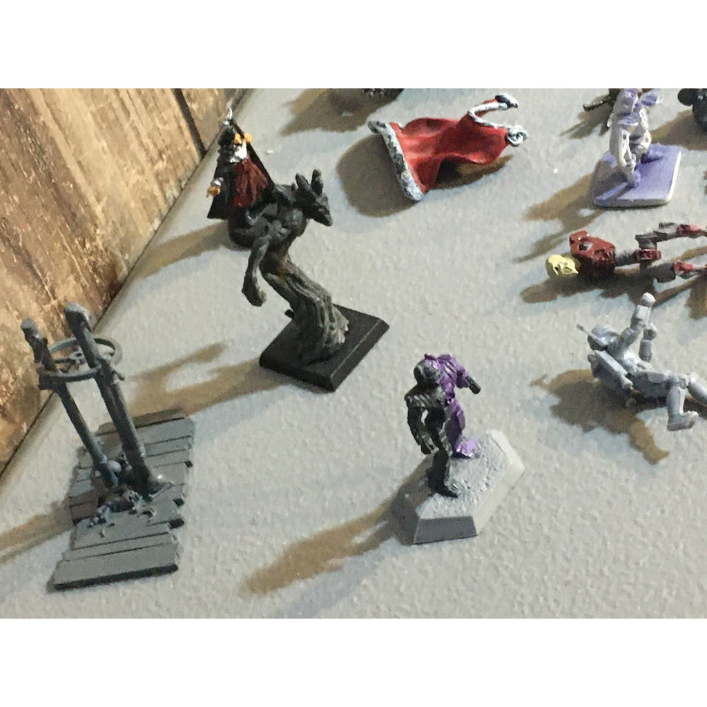 A32584 UNKNOWN PLASTIC MINIATURES BITS & INCOMPLETE LOT ROBOT DWARF SOLDIER