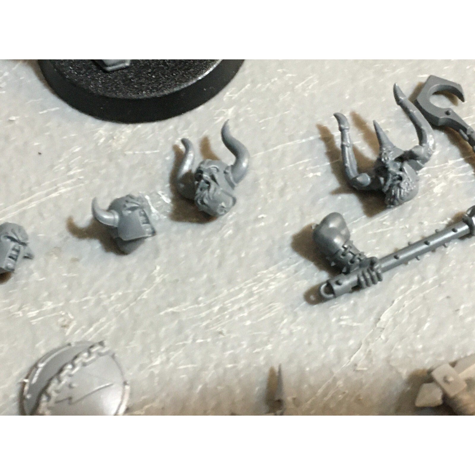 A23217 WARHAMMER FANTASY CHAOS MORTALS BITS LOT MARAUDERS WARRIORS GW
