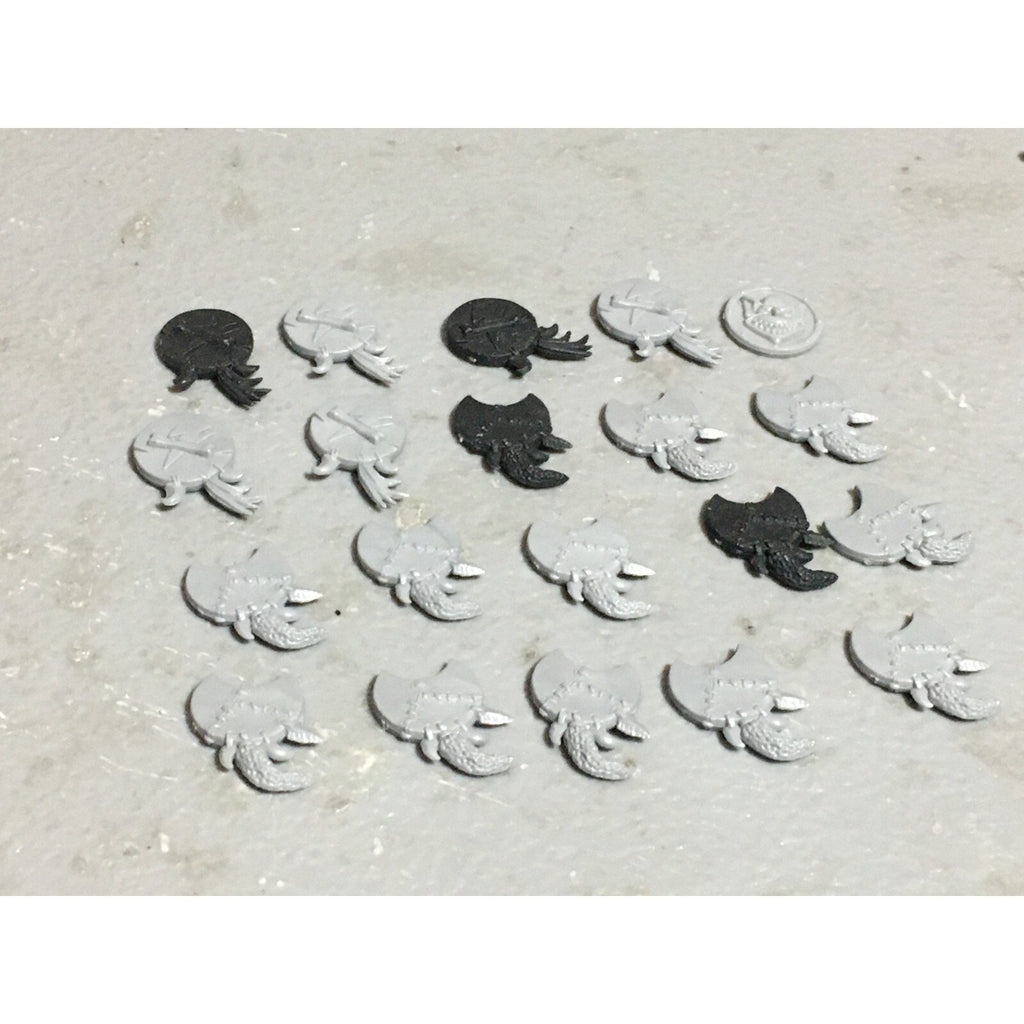 A22626 WARHAMMER FANTASY ORCS & GOBLINS BITS LOT GOBLIN SHIELD GAMES WORKSHOP GW