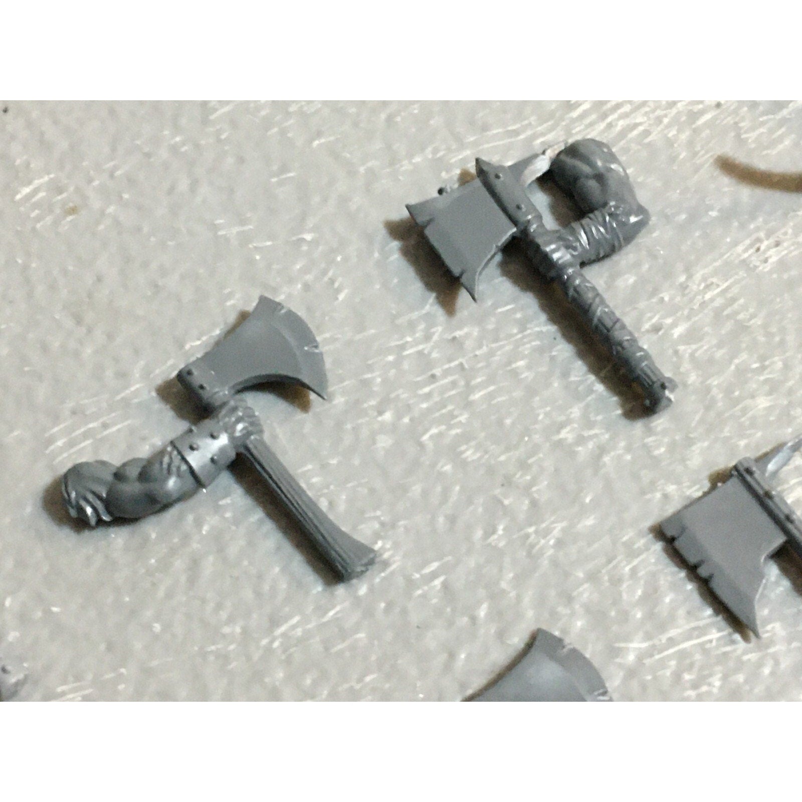 A23125 WARHAMMER FANTASY CHAOS BEASTMEN BITS LOT GORS BANNERS ARMS GW