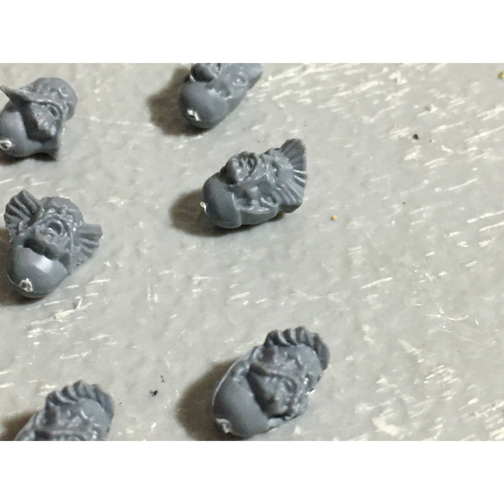 A22553 WARHAMMER 40K SPACE MARINES WOLVES BITS LOT HEADS SCOUT BROTHER GW