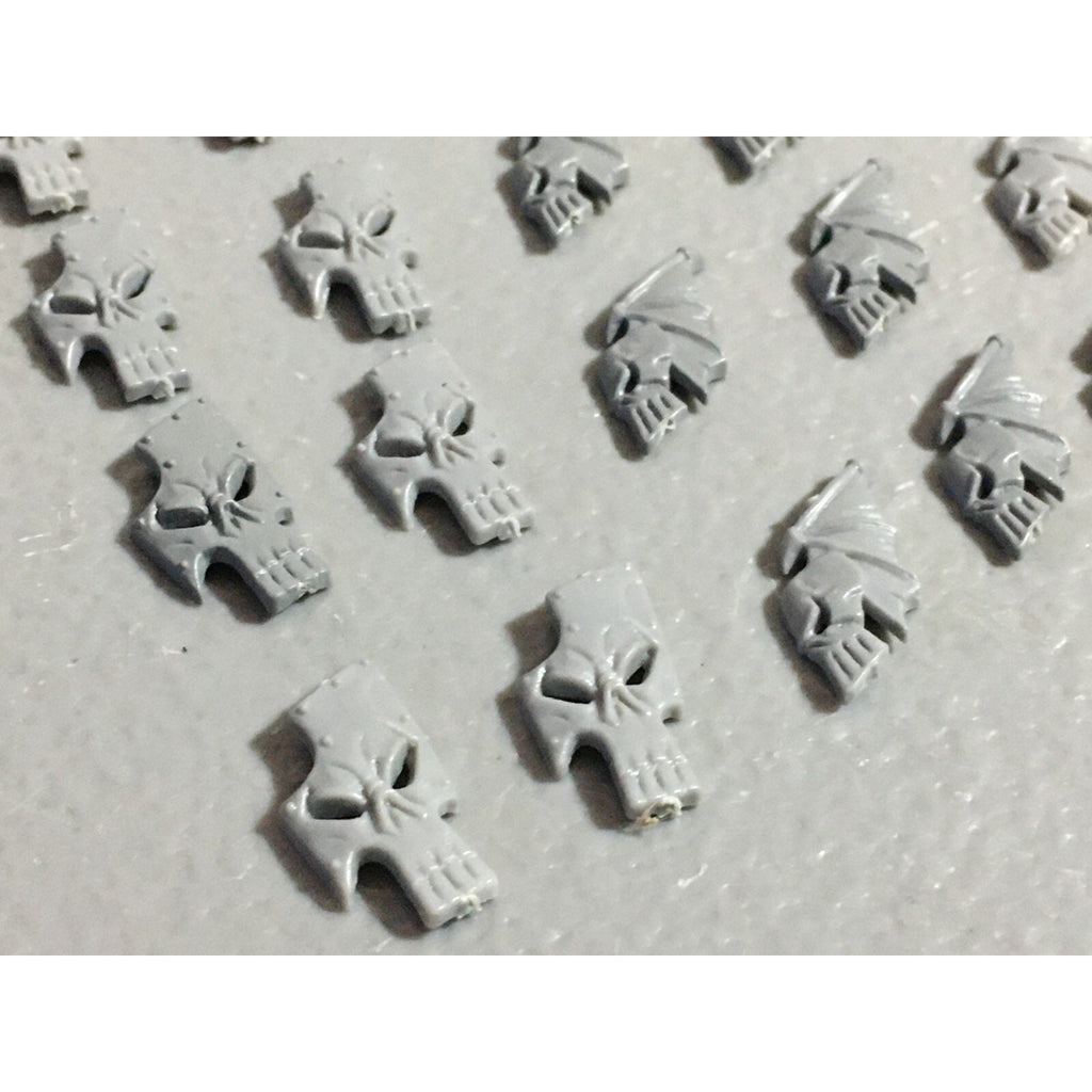 A22067 WARHAMMER FANTASY DARK ELVES BITS LOT SHIELD ICONS GAMES WORKSHOP GW