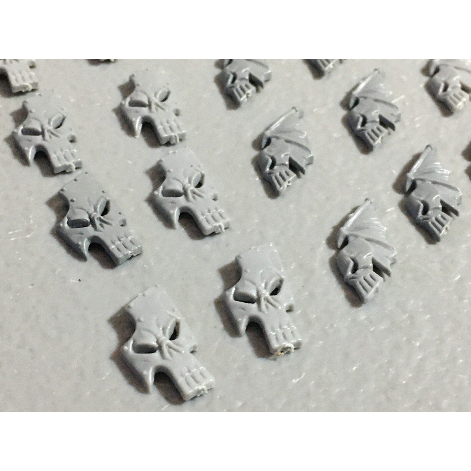 A22067 WARHAMMER FANTASY DARK ELVES BITS LOT SHIELD ICONS GAMES WORKSHOP GW