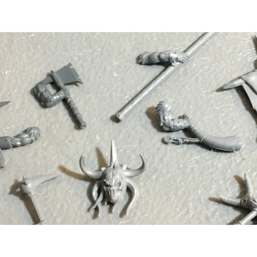 A23129 WARHAMMER FANTASY CHAOS BEASTMEN BITS LOT GORS BANNERS ARMS GW