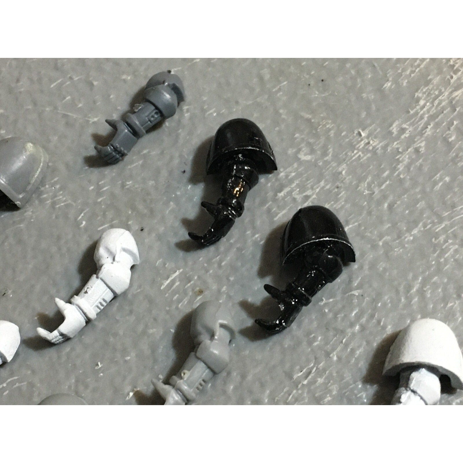 A22963 WARHAMMER 40K SPACE MARINES BITS LOT ARMS GAMES WORKSHOP GW