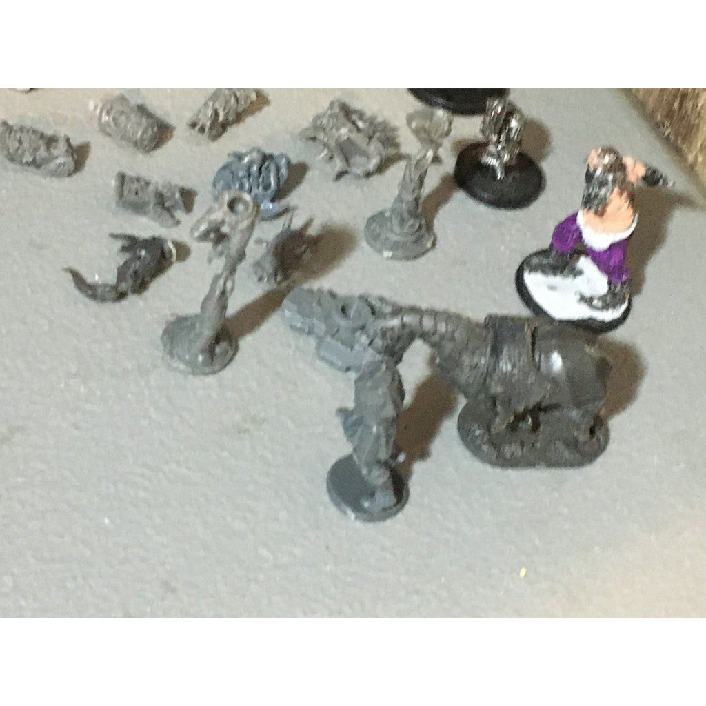 A32575 UNKNOWN MINIATURES PLASTIC DWARF ORC BITS LOT + WIZKIDS D&D TABLETOP RPG