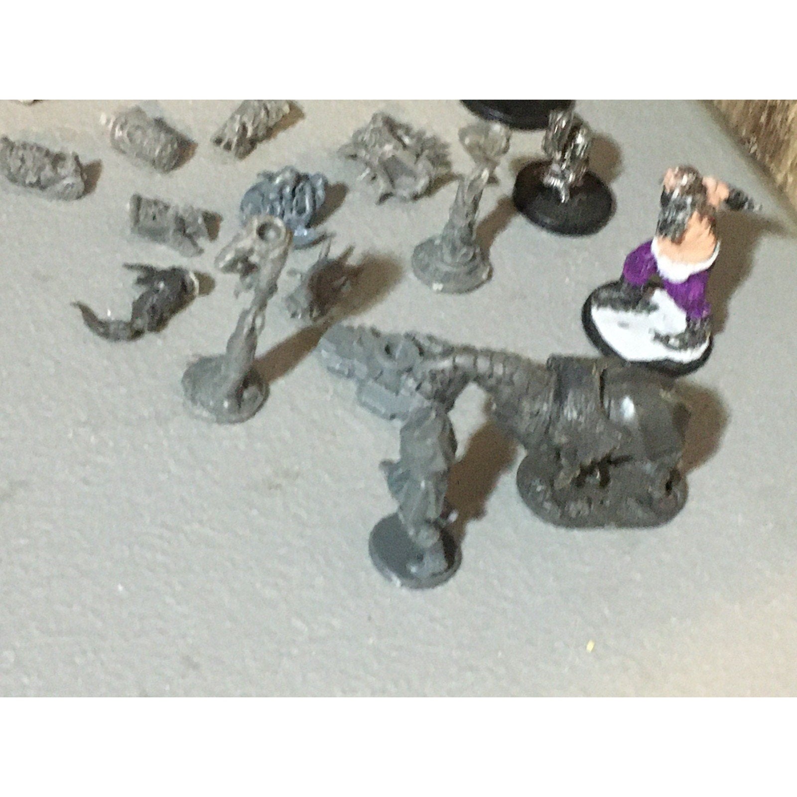 A32575 UNKNOWN MINIATURES PLASTIC DWARF ORC BITS LOT + WIZKIDS D&D TABLETOP RPG