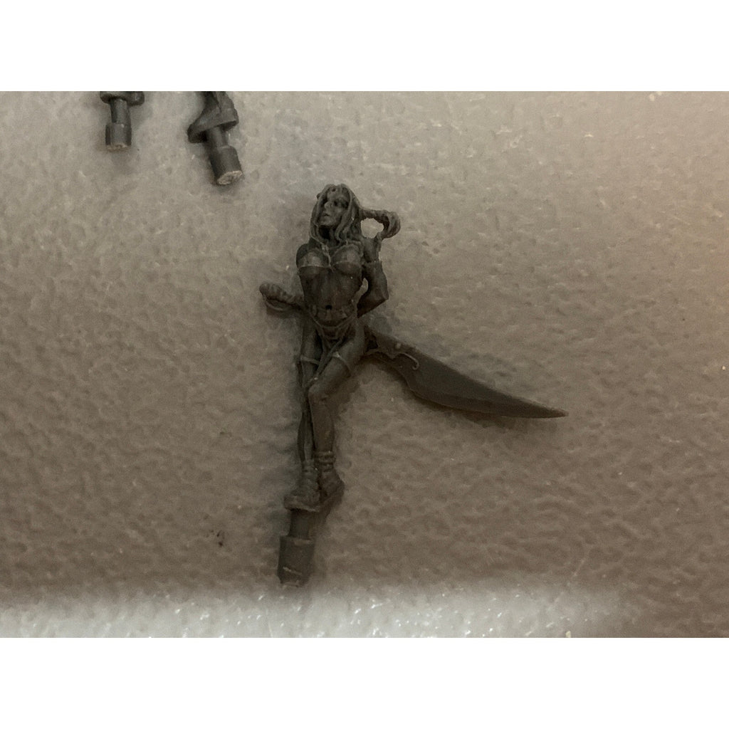 A10735 RACKHAM CONFRONTATION PLASTIC KELT FIANNAS & DRAC MAC SYRO