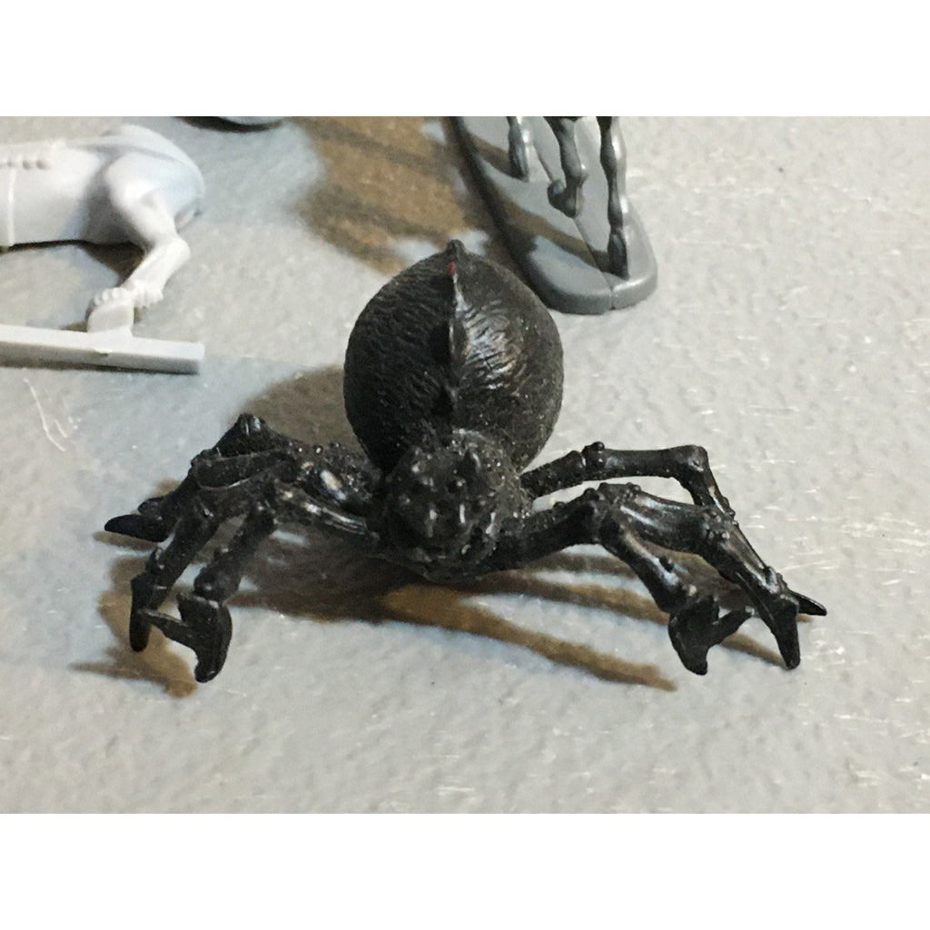 A32551 UNKNOWN MINIATURES PLASTIC ANIMAL SPIDER HORSE INCOMPLETE KNIGHT
