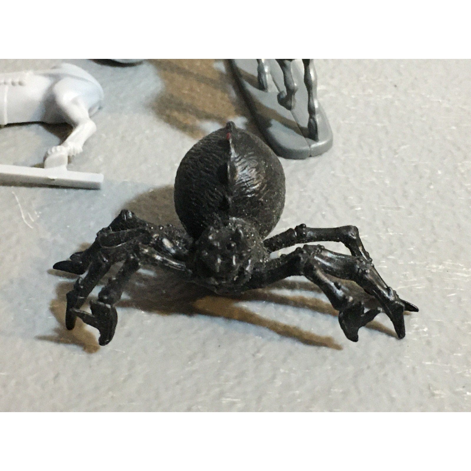 A32551 UNKNOWN MINIATURES PLASTIC ANIMAL SPIDER HORSE INCOMPLETE KNIGHT