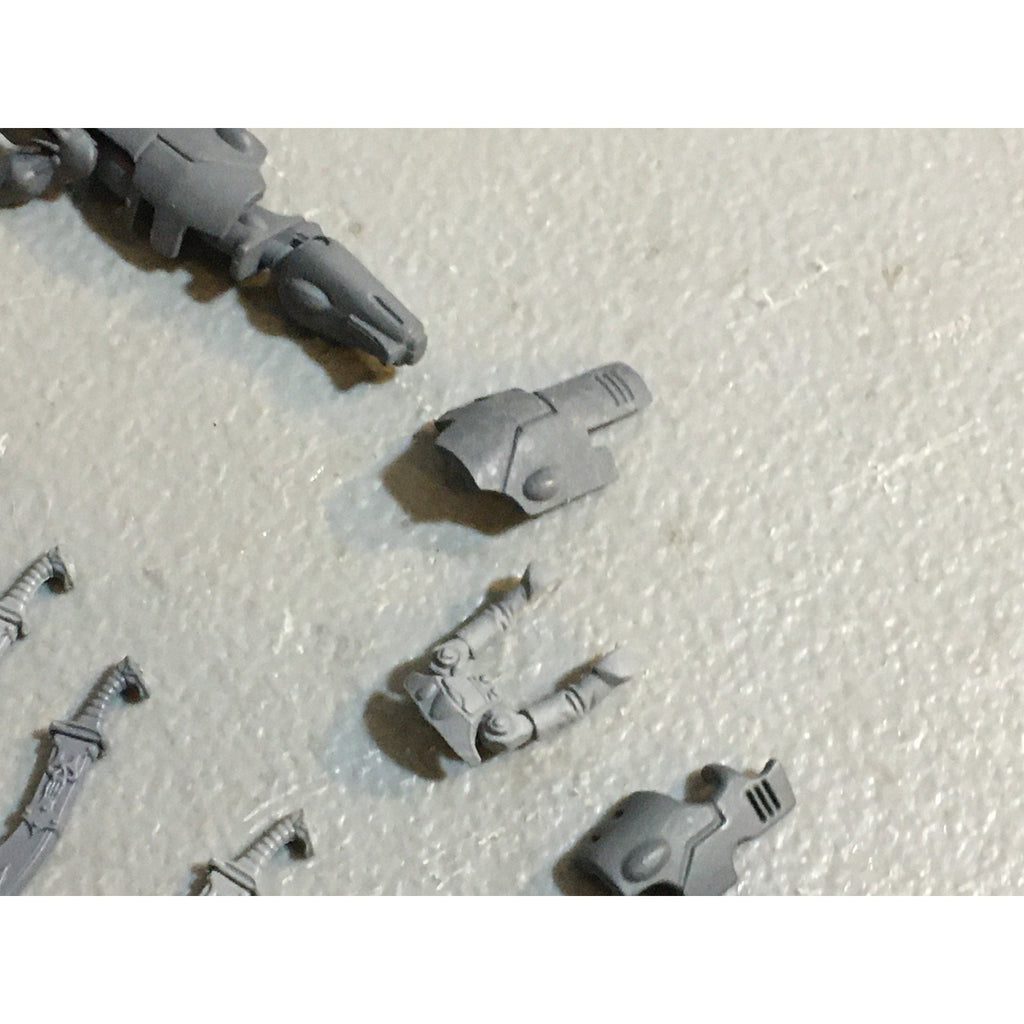 A33594 WARHAMMER 40K MIXED BITS LOT ELDAR CHAOS SWORD DOZER BANNER GW