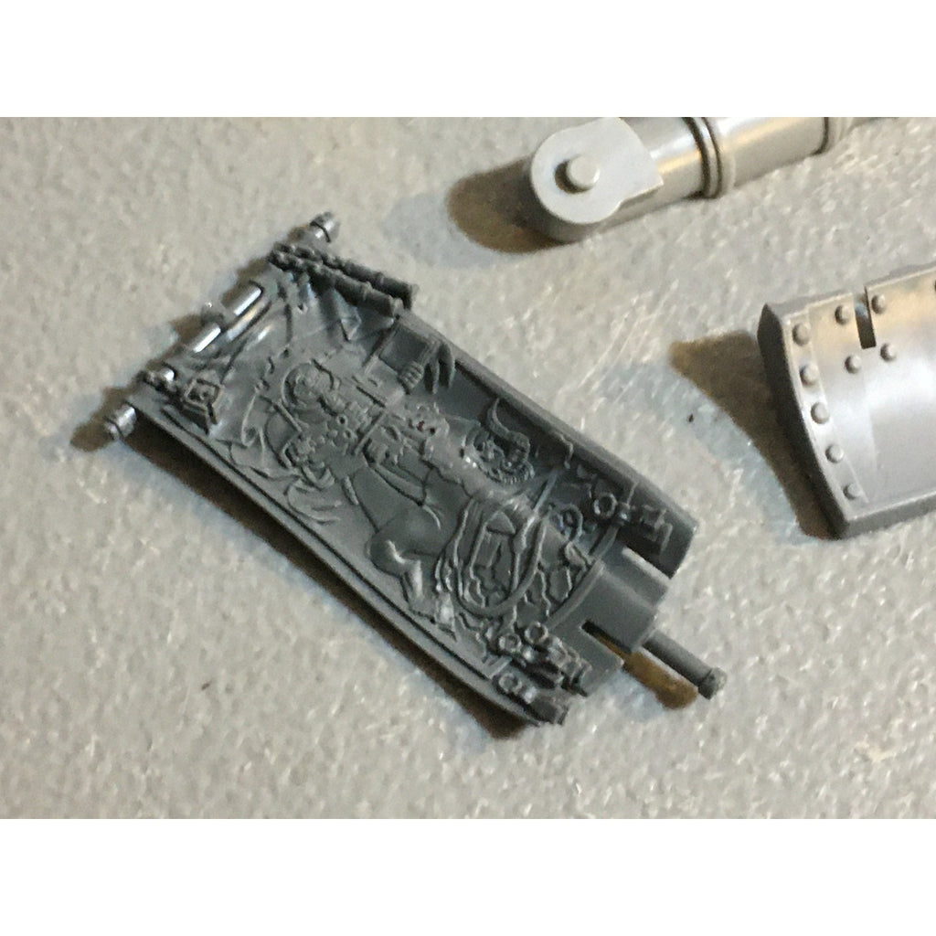 A33594 WARHAMMER 40K MIXED BITS LOT ELDAR CHAOS SWORD DOZER BANNER GW