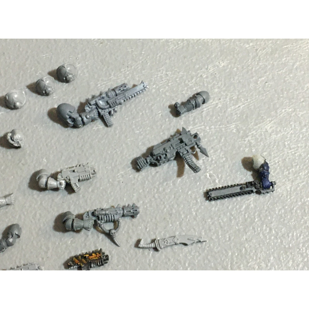 A23042 WARHAMMER 40K CHAOS SPACE MARINES BITS LOT MIXED ARMS GAMES WORKSHOP GW