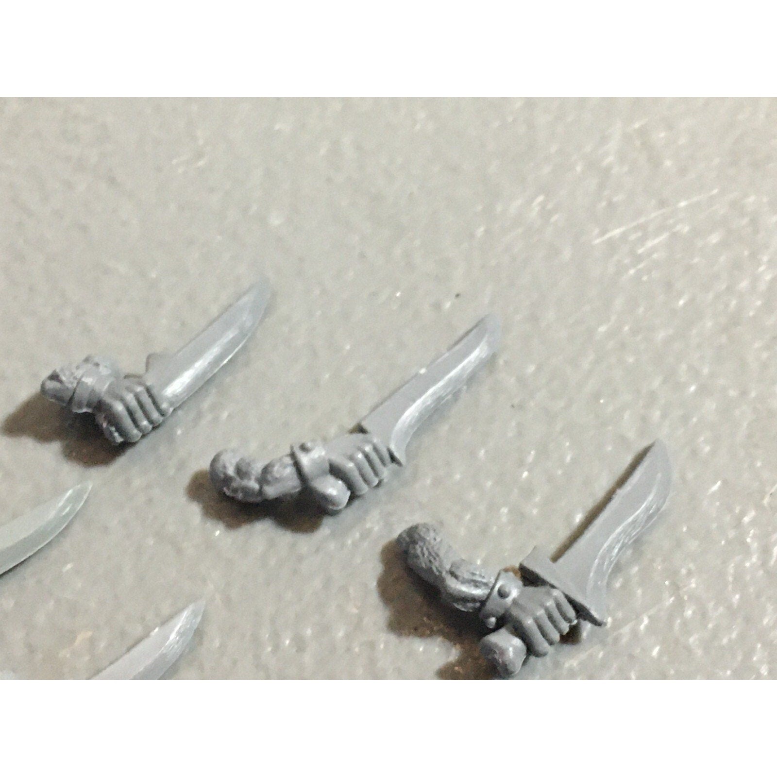 A22300 WARHAMMER FANTASY SKAVEN BITS LOT SWORD ARMS GAMES WORKSHOP GW