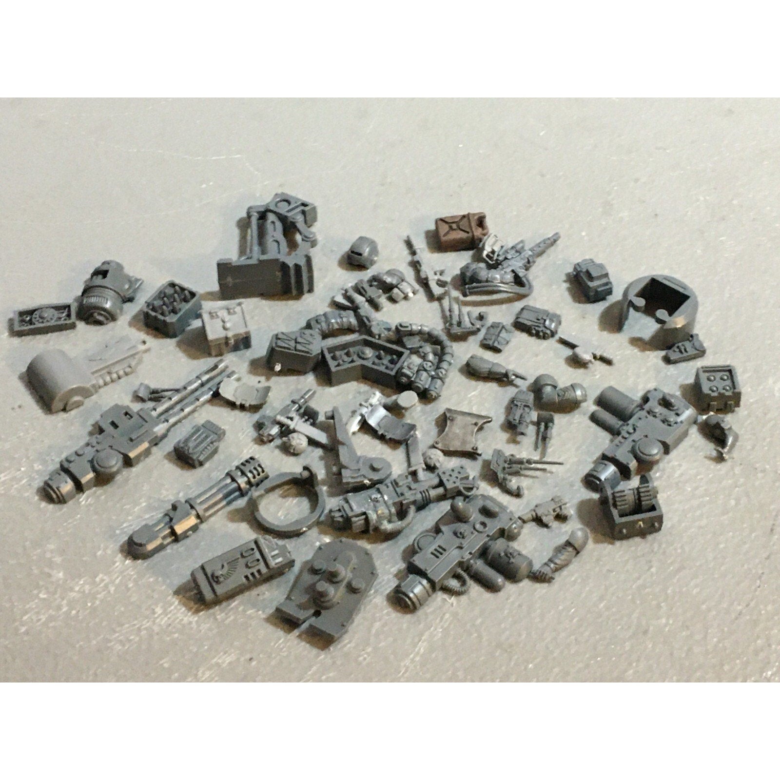 A20138 WARHAMMER 40K IMPERIAL GUARD ASTRA MILITARUM BITS LOT VEHICLE ARMS GUNS