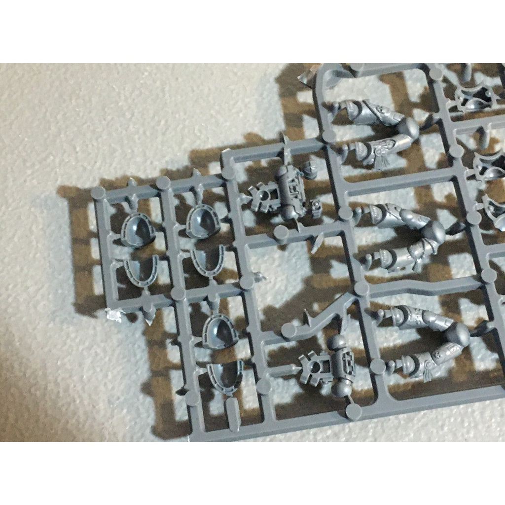 A29496 WARHAMMER 40K SPACE MARINES DARK ANGELS BITS ON SPRUE LOT RAVENWING GW