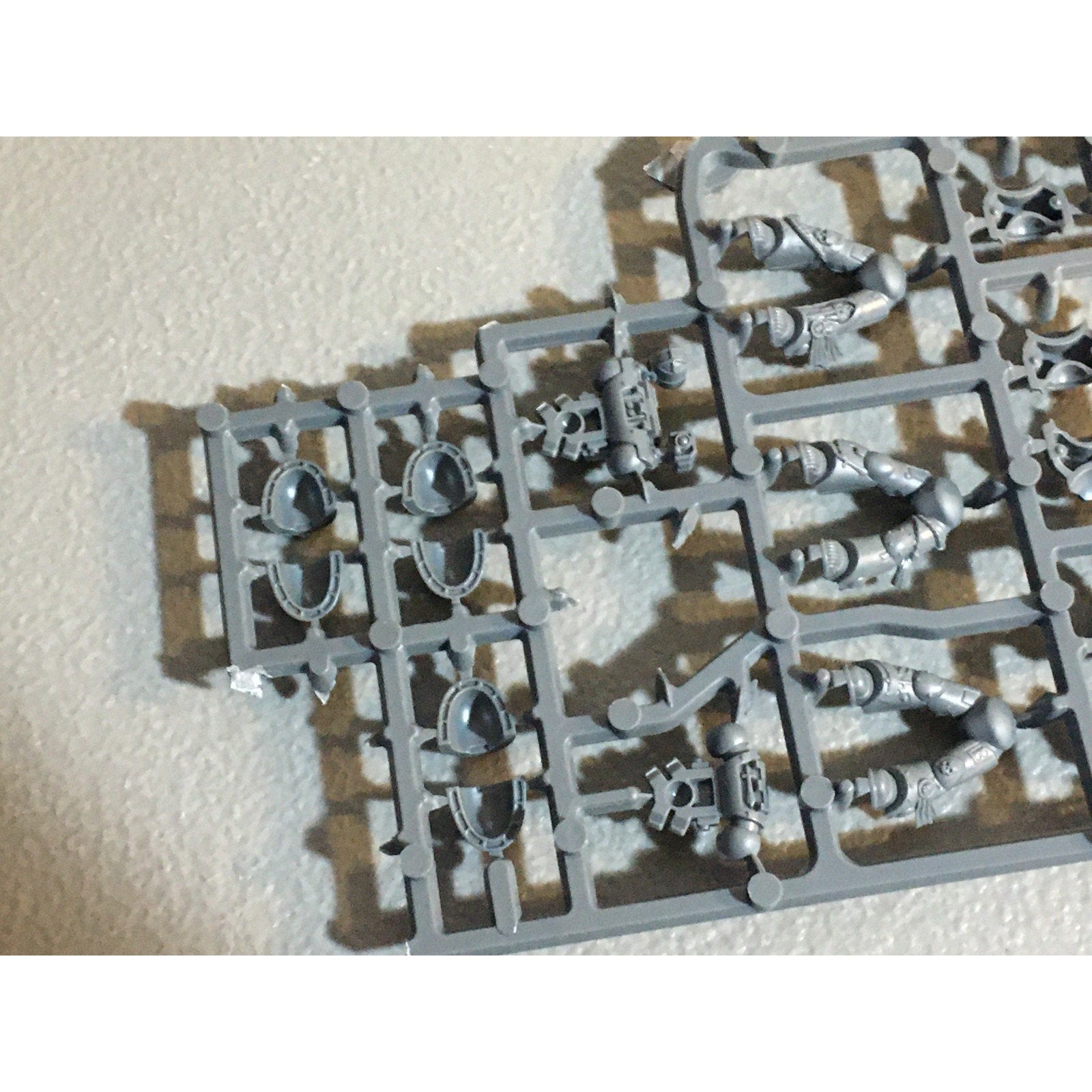 A29496 WARHAMMER 40K SPACE MARINES DARK ANGELS BITS ON SPRUE LOT RAVENWING GW