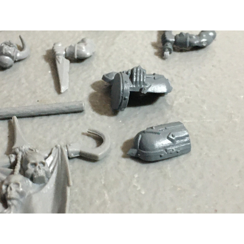 A22181 WARHAMMER FANTASY CHAOS MORTALS BITS LOT MIXED MARAUDER COMMAND & ARMS GW