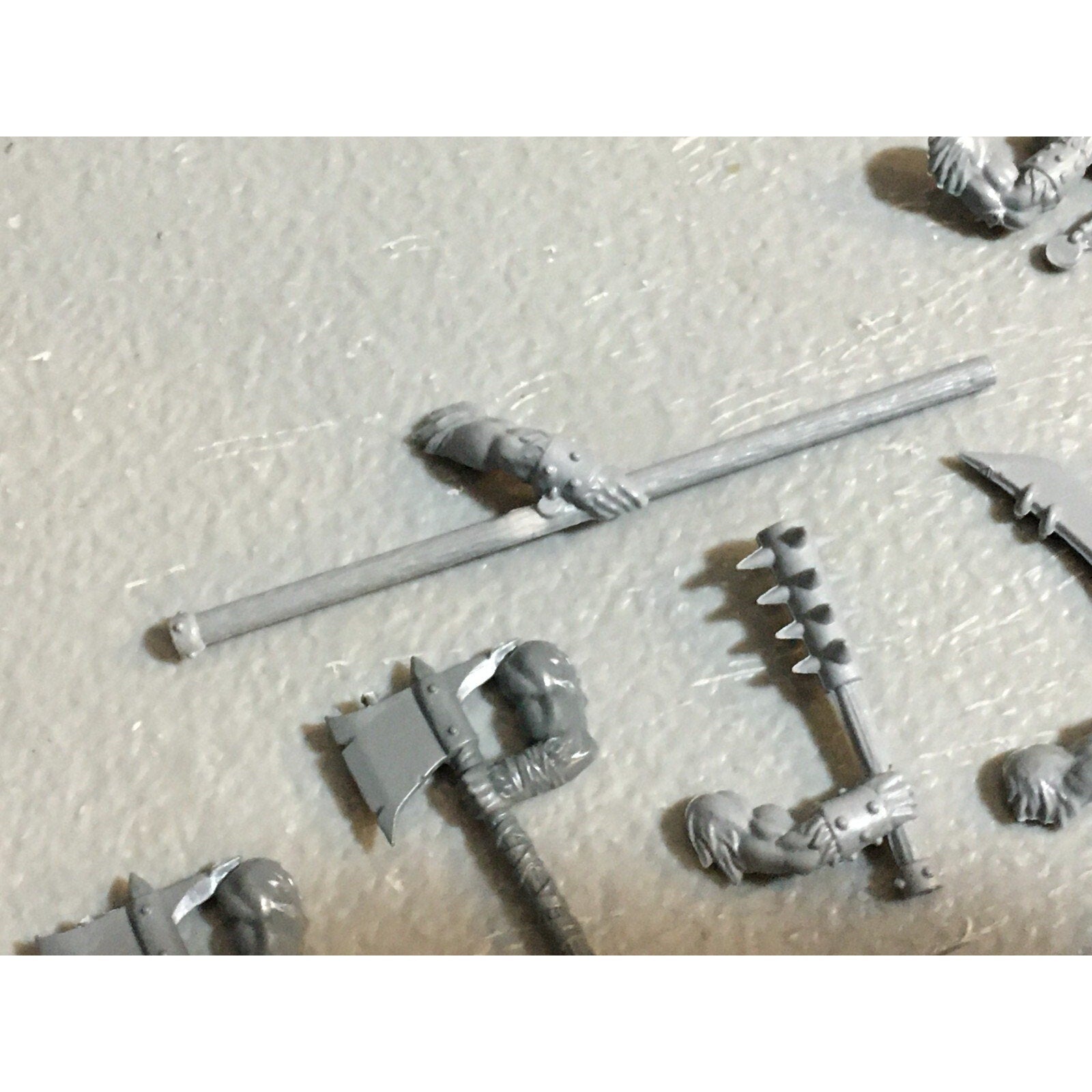 A23127 WARHAMMER FANTASY CHAOS BEASTMEN BITS LOT GORS BANNERS ARMS GW