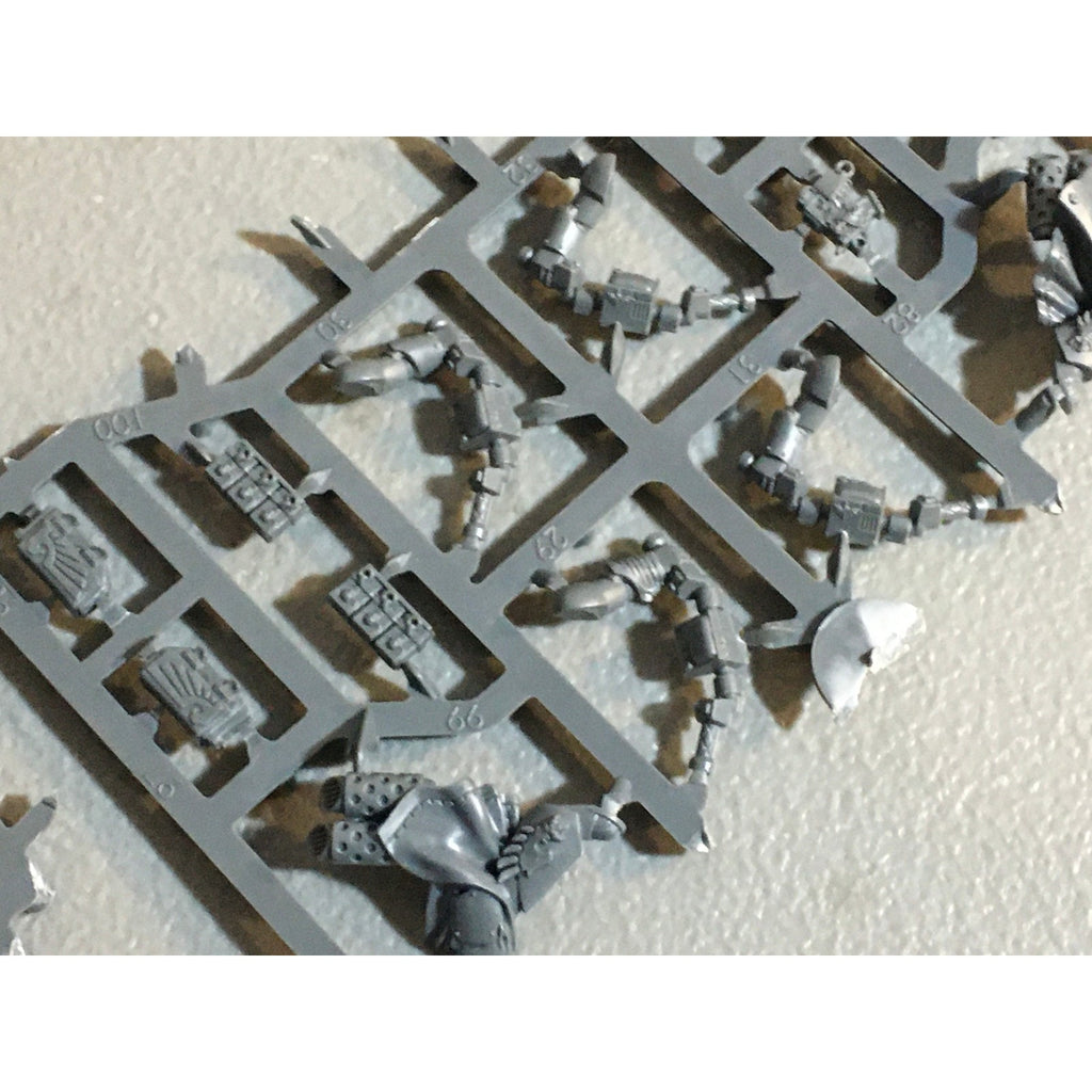 A29498 WARHAMMER 40K SPACE MARINES DARK ANGELS BITS ON SPRUE LOT RAVENWING GW