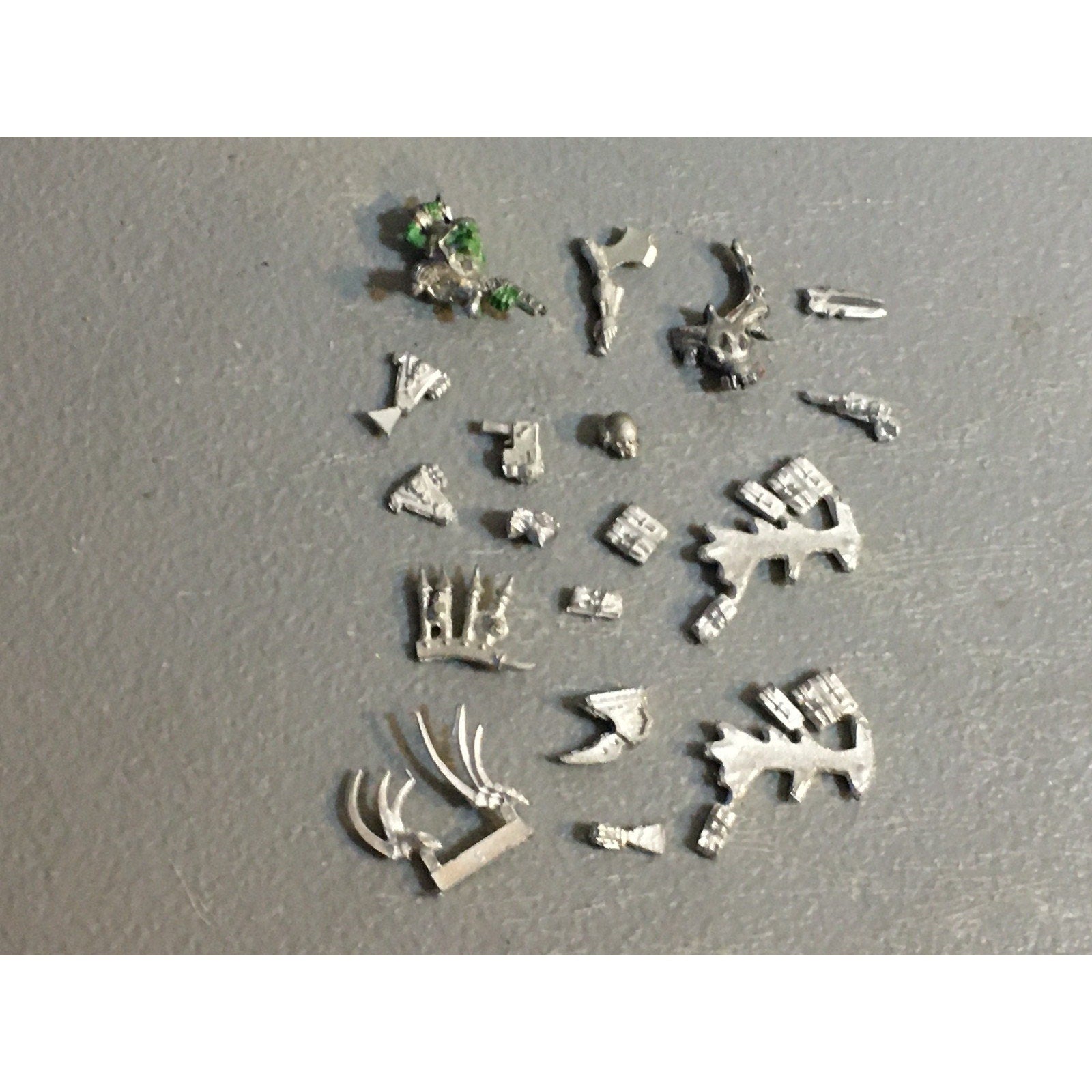 A32577 WARHAMMER 40K MIXED RANDOM BITS LOT ALL METAL POUCH HOLSTER GW