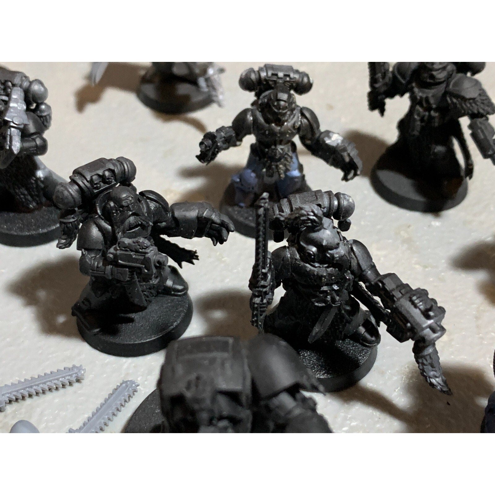 A23308 WARHAMMER 40K SPACE MARINES SPACE WOLVES BITS LOT INC ARMS HEADS SHOULDER