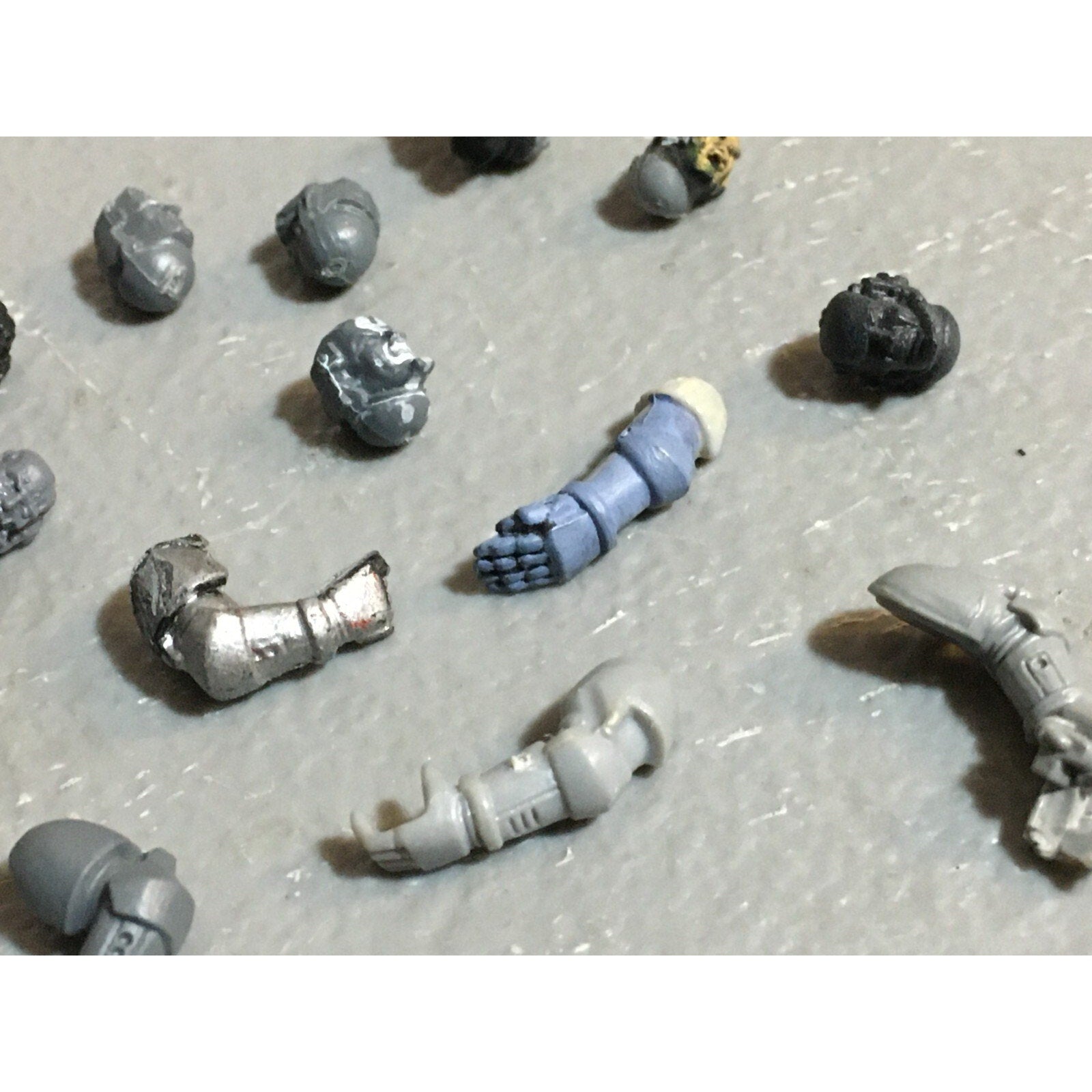 A23463 WARHAMMER 40K SPACE MARINES BITS LOT ARMS HEADS GAMES WORKSHOP GW