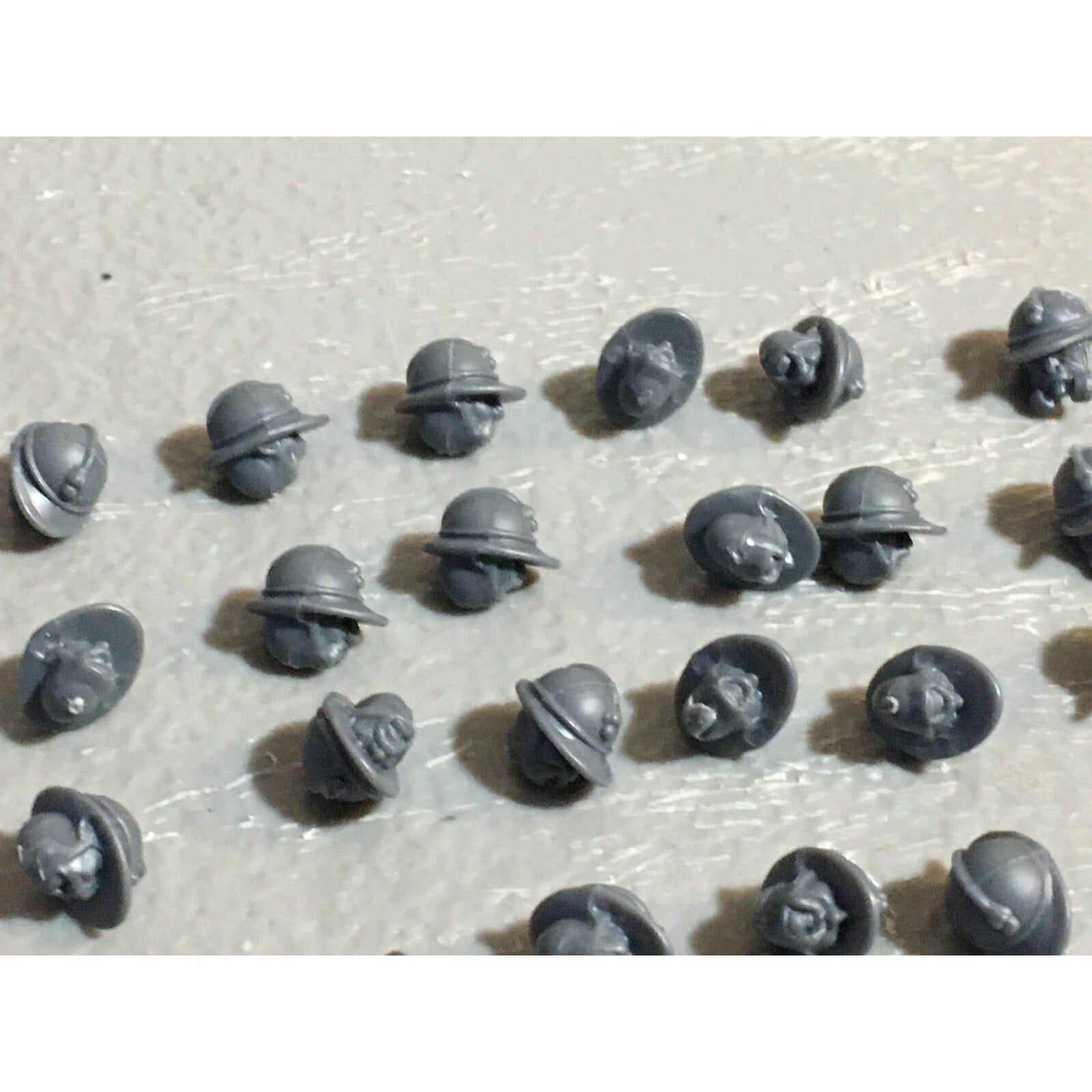A23032 WARGAMES ATLANTIC HEADS FRENCH ADRIAN HELMET & GASMASK MM BITS LOT MINIS