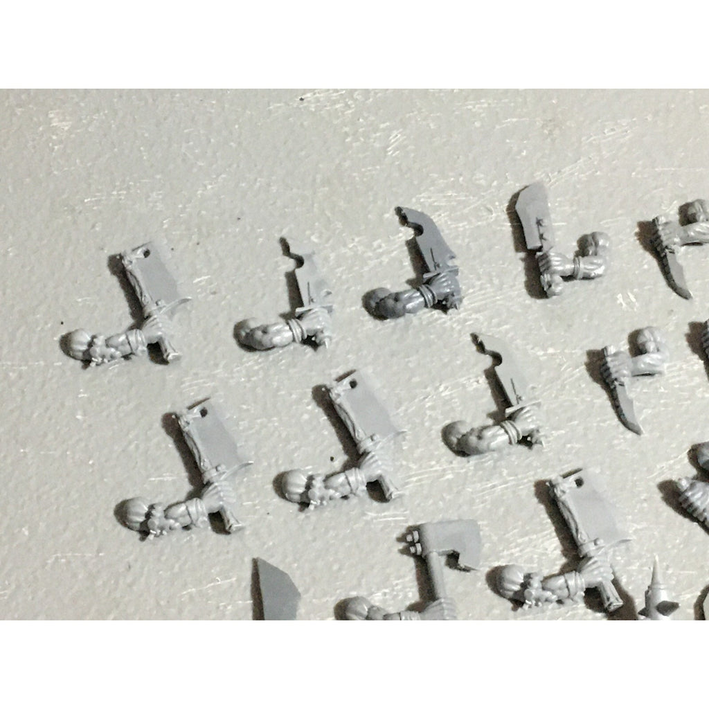 A22611 WARHAMMER FANTASY ORCS & GOBLINS BITS LOT ORC BOYZ HAND WEAPONS GW