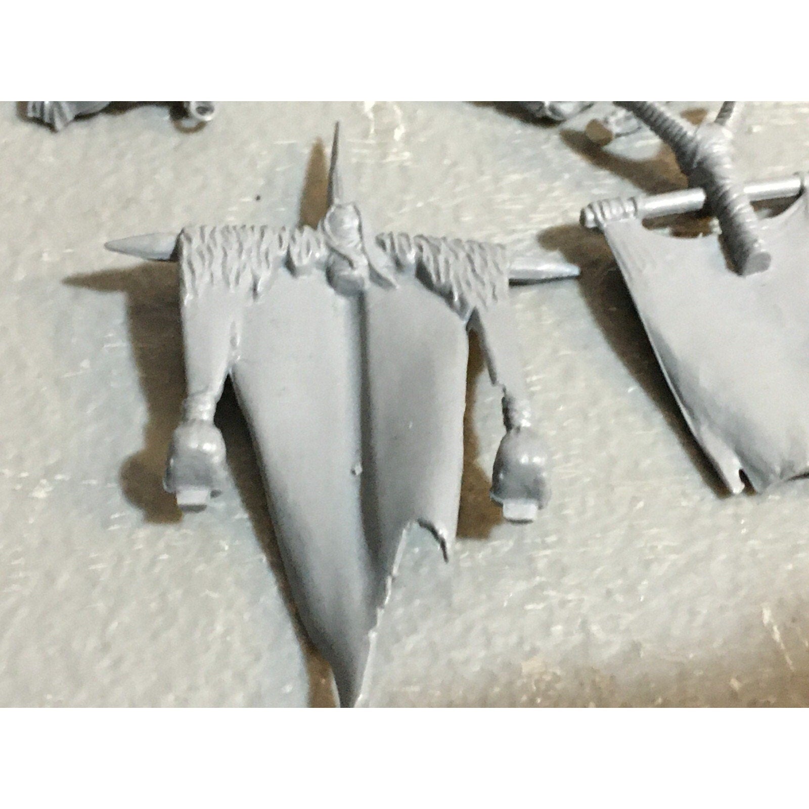 A23123 WARHAMMER FANTASY CHAOS BEASTMEN BITS LOT GORS BANNERS ARMS GW
