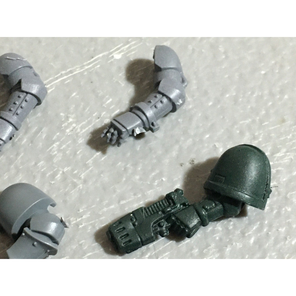 A22267 WARHAMMER 40K SPACE MARINES BITS LOT BOLTERS ARMS GAMES WORKSHOP GW