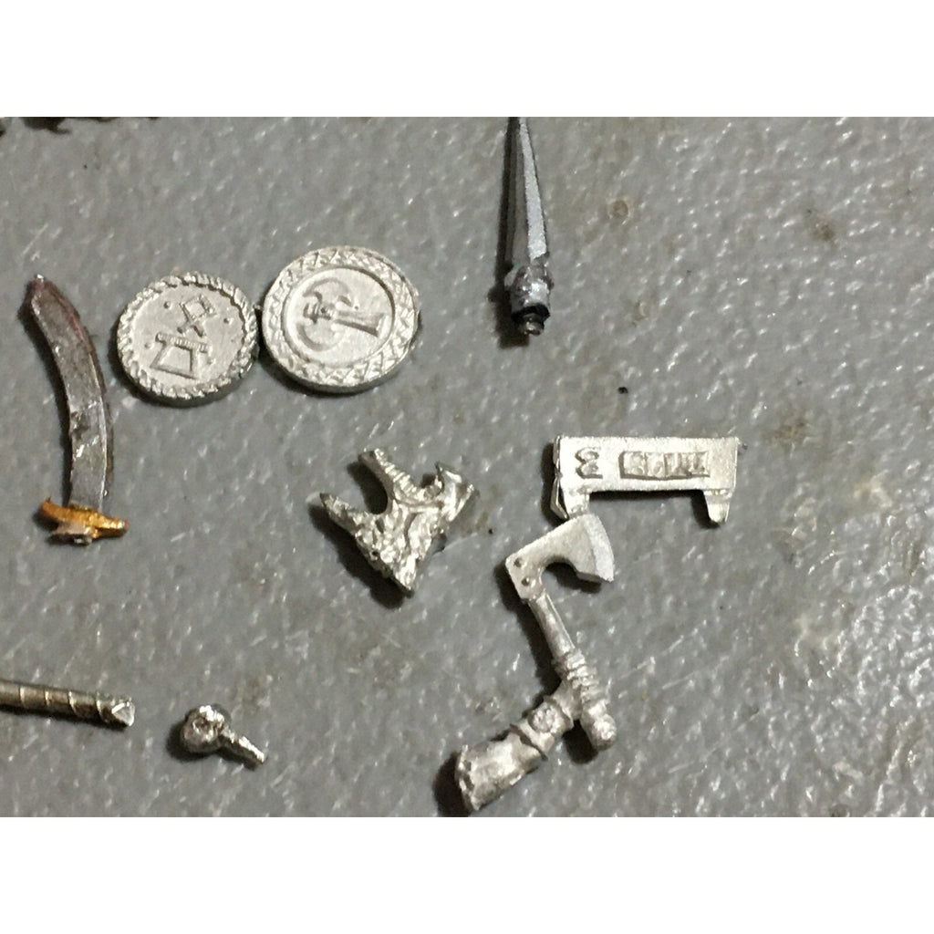 A22408 WARHAMMER FANTASY MIXED METAL BITS LOT HEADS ARMS WEAPONS GW