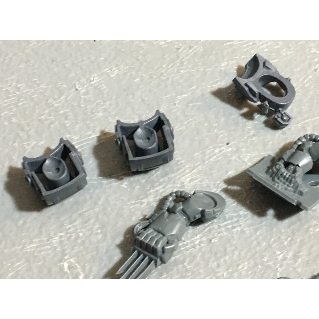 A23021 WARHAMMER 40K SPACE MARINES BITS LOT LIGHTNING CLAWS TERMINATORS GW