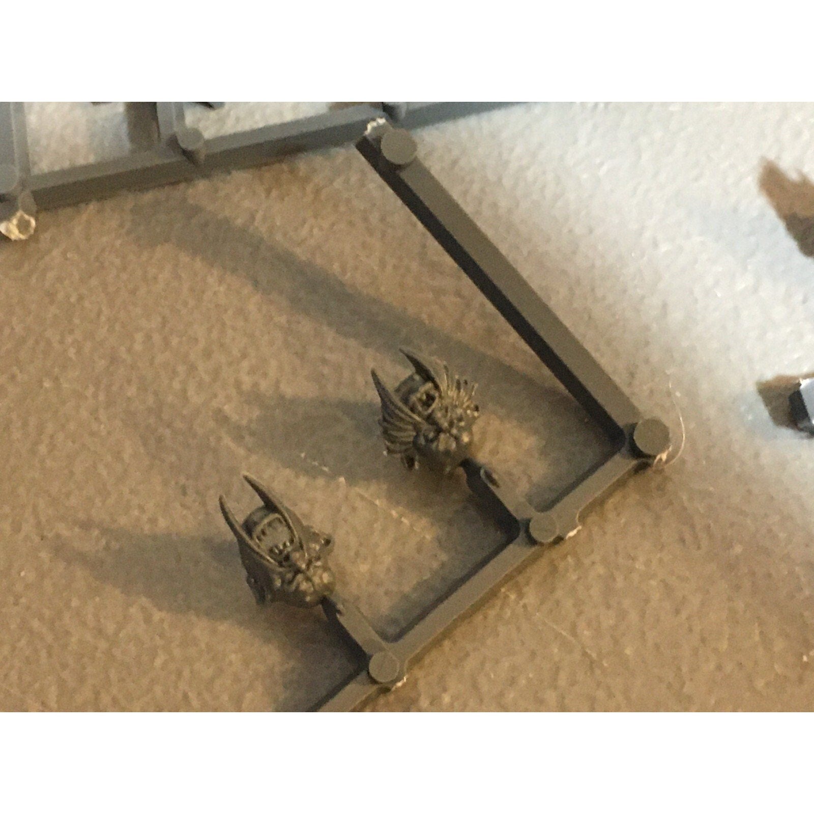 A23587 WARHAMMER AOS FANTASY OGRE KINGDOMS MAWTRIBES BITS ON SPRUE LOT HEAD PLAT