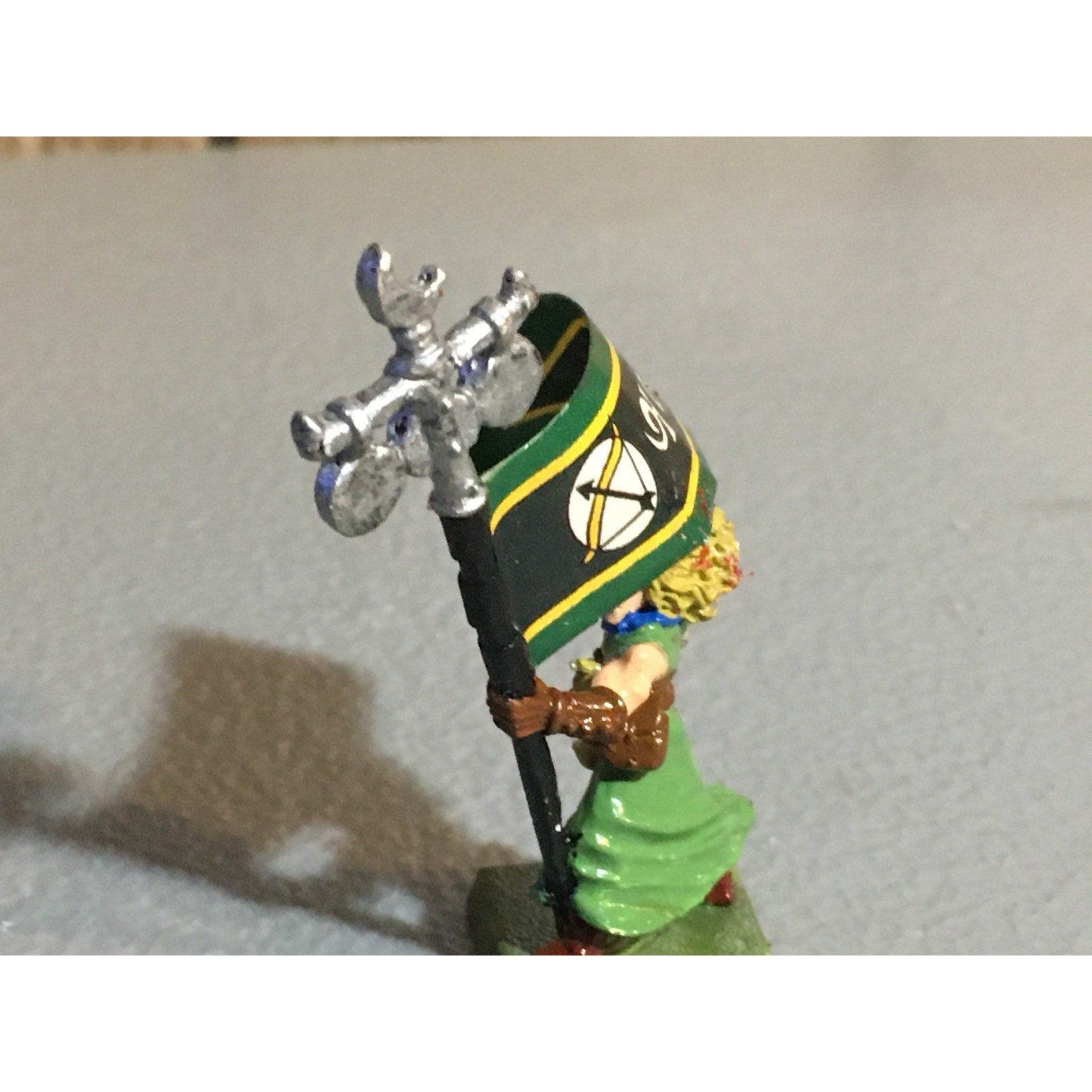 A24674 WARHAMMER FANTASY WOOD ELVES MOON STANDARD METAL PAINTED GW