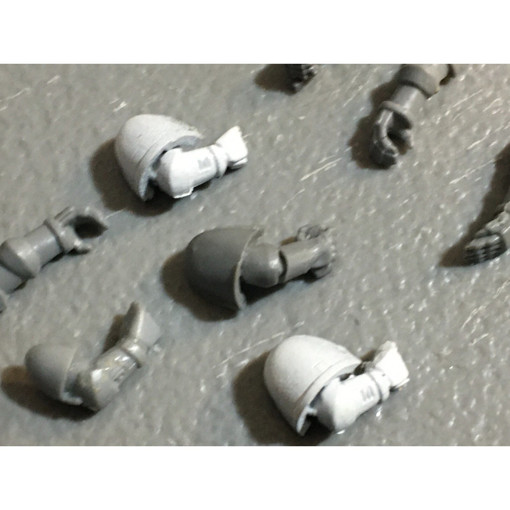 A22996 WARHAMMER 40K SPACE MARINES BITS LOT ARMS GW GAMES WORKSHOP