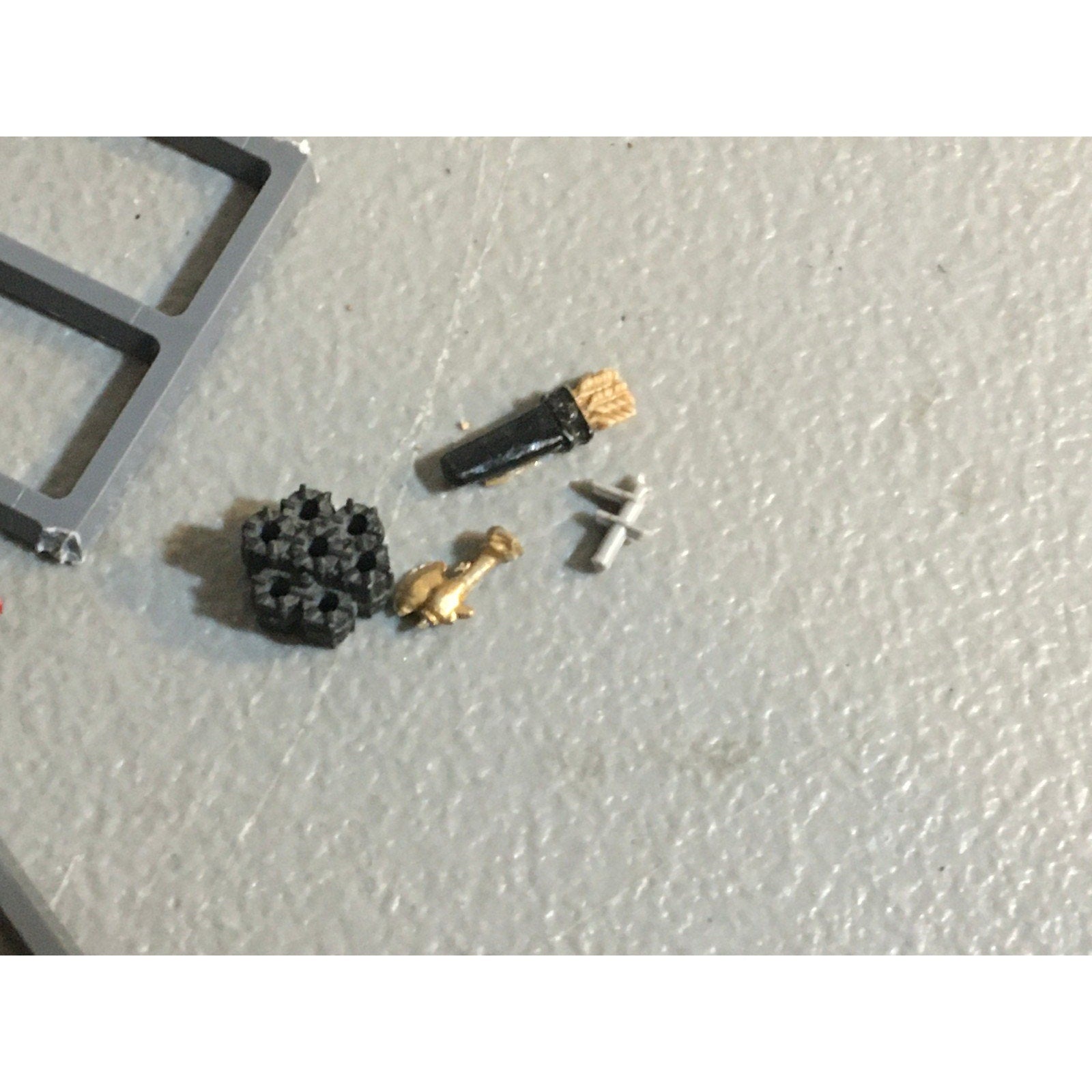 A32874 WARHAMMER 40K MIXED BITS LOT SPACE MARINES WOLVES CHAOS GW