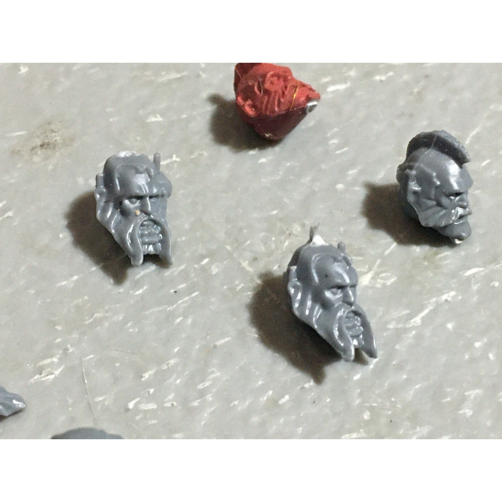 A22552 WARHAMMER 40K SPACE MARINES WOLVES BITS LOT SCOUT HEADS GAMES WORKSHOP GW