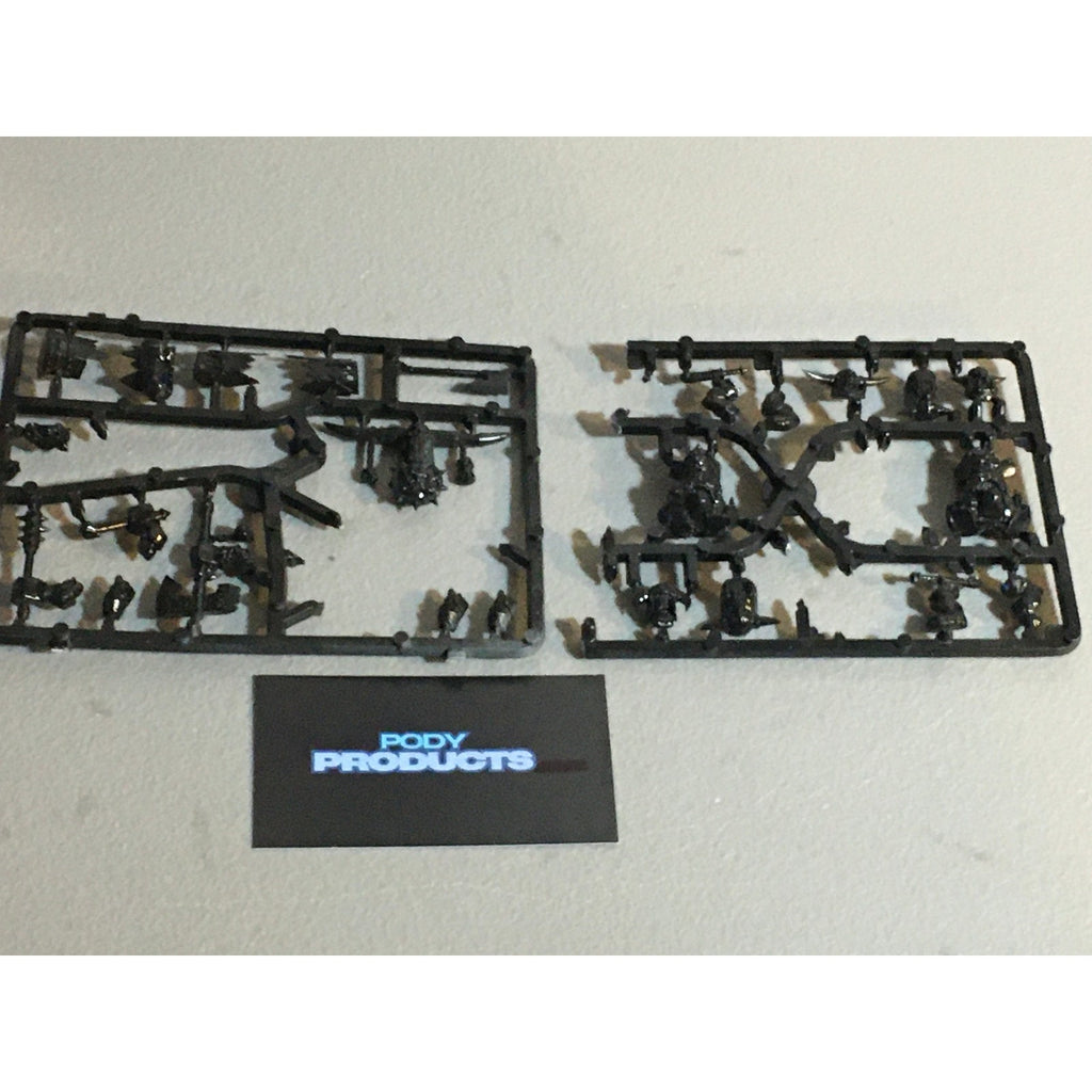 A33617 WARHAMMER FANTASY ORCS & GOBLINS BITS LOT ON SPRUE BLACK ORC GW